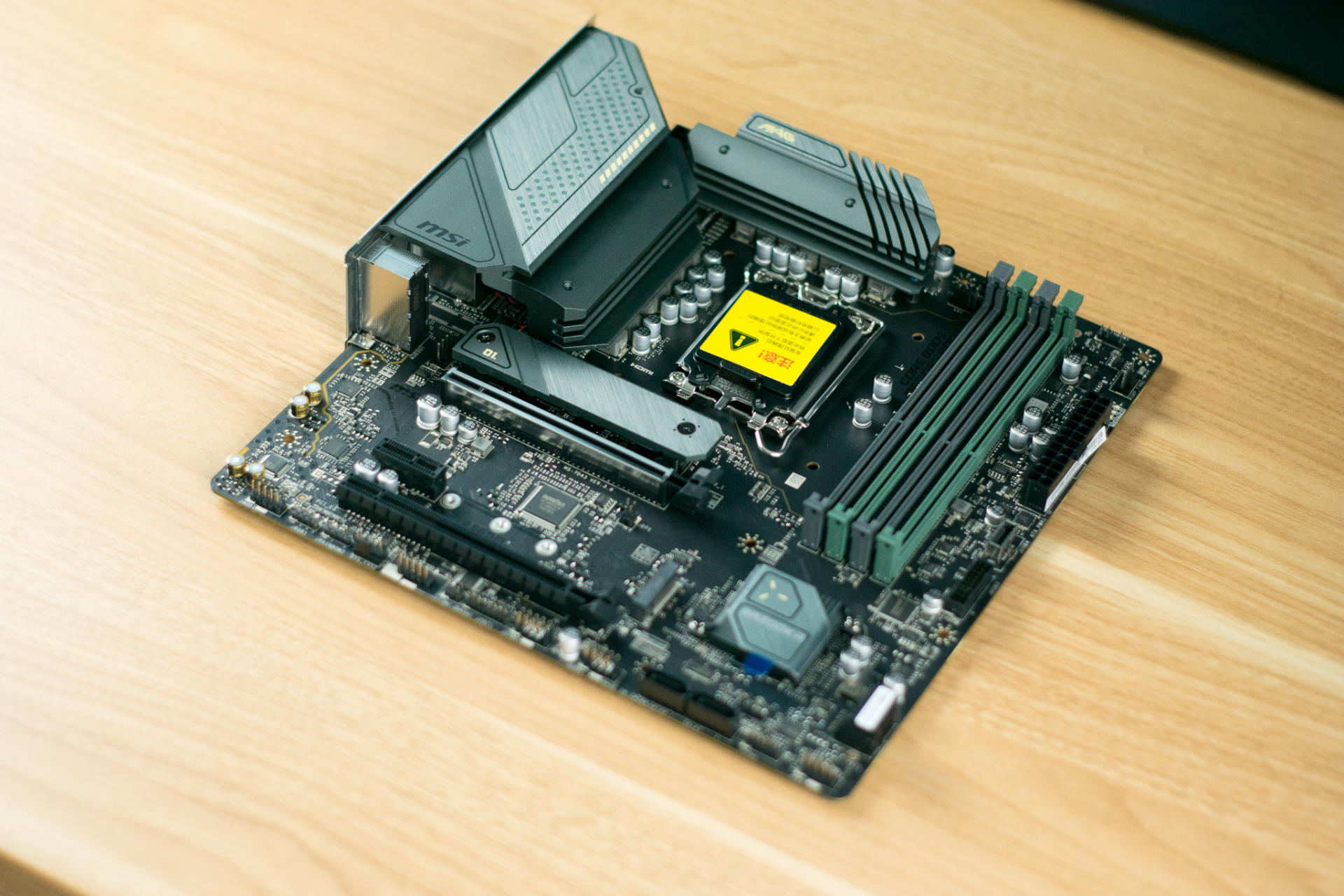 仅中国大陆特供，英特尔这CPU意图何在？i5-12490F+B660主板实测