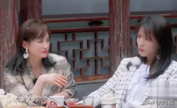 喝油漆、挨耳光、被剪发，明星走红前受欺负：足够强大才有话语权