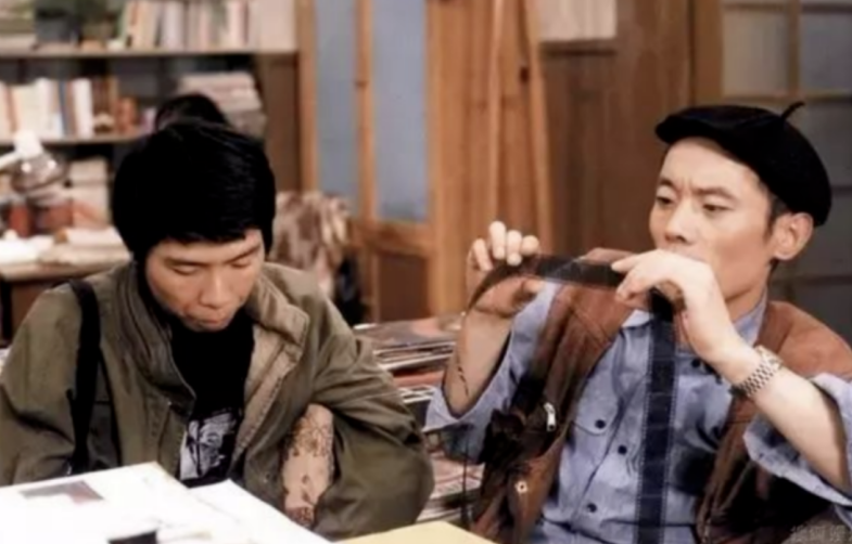 同是第五代顶流导演，把冯小刚张艺谋放在一起对比，差距就出来了