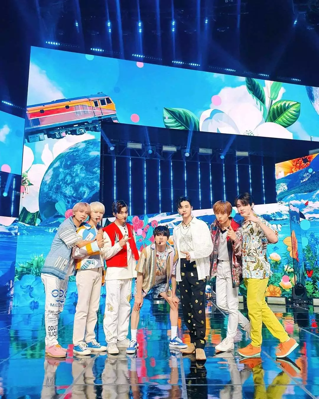NCT DREAM被私生饭流出照片!不雅手势引起韩网友讨论