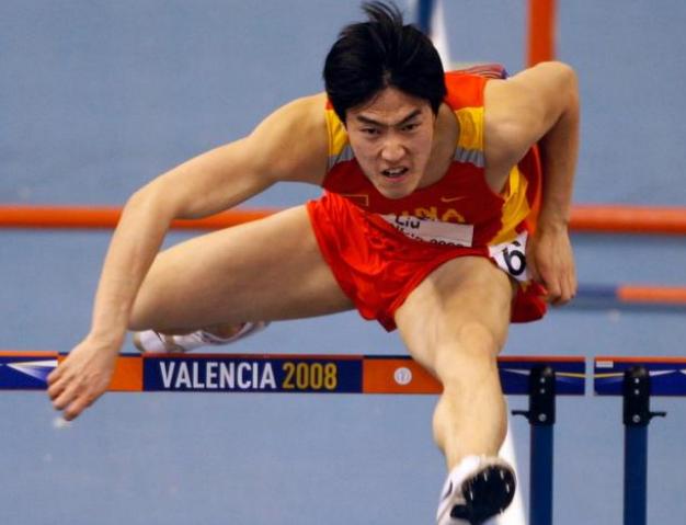 刘翔全新造型亮相,头发变长了,38岁经历2段婚姻,还没有孩子