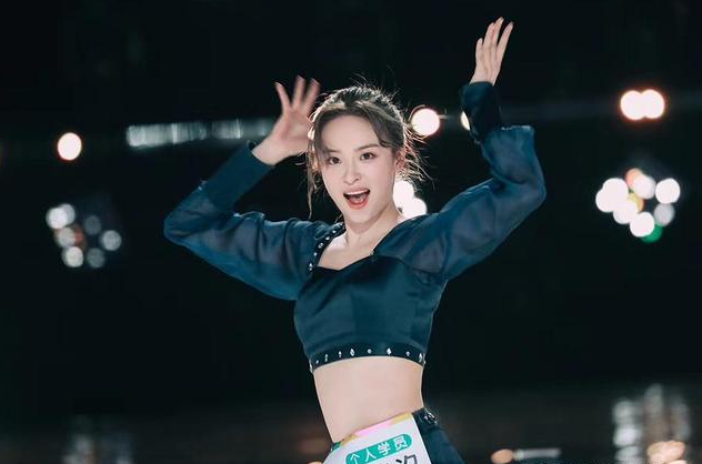 北大美女学霸走红，毕业后选择进娱乐圈，却因艺术生身份引质疑