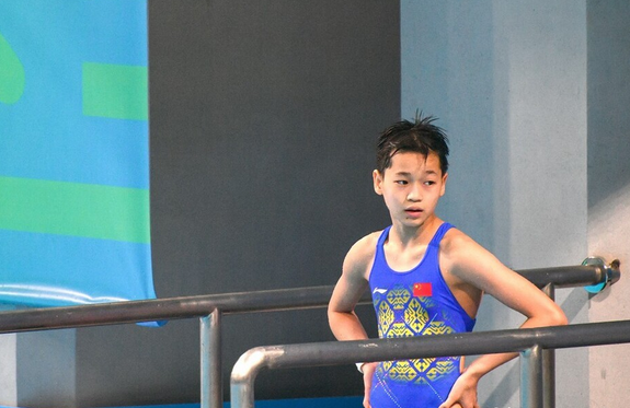 全红婵50万豪车给自家叔叔开！全爸毫不在意，这些人却着急了