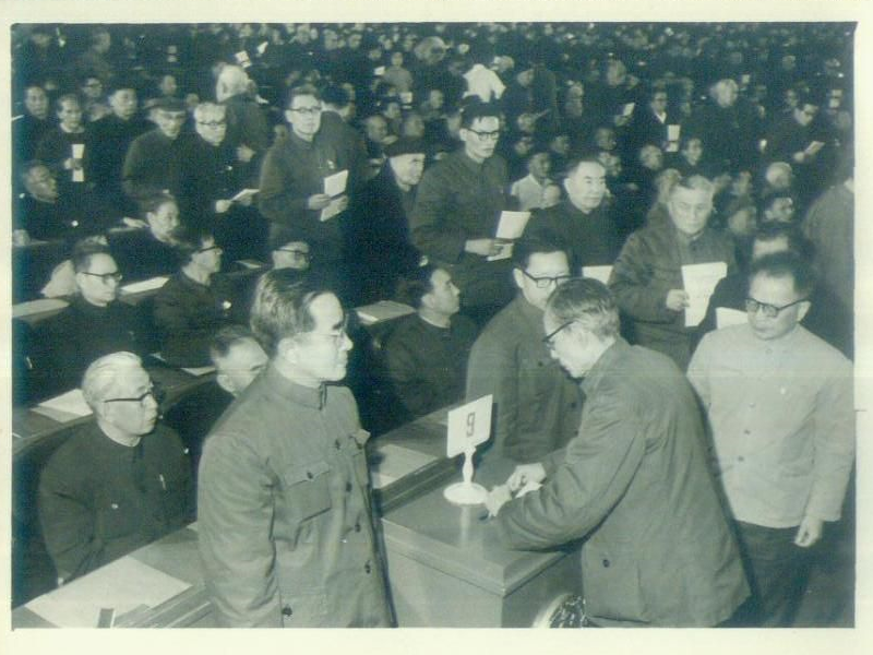 1961年，中央获绝密情报，伟人命令立即发给蒋介石：有人要暗杀你