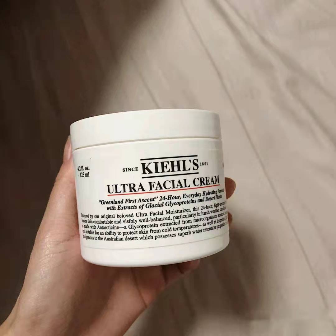 SK-II源于日本，凭借卓越的神仙水闻名全球，其面霜产品同样备受推崇。