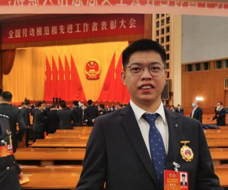 广东小伙初中毕业上职高，19岁靠砌墙成世界冠军，却拒绝百万年薪