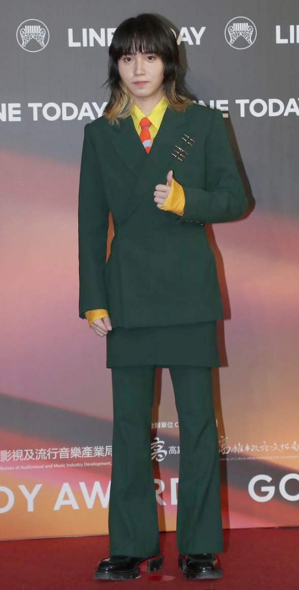 这是颁奖还是开业？金曲奖艺人造型齐翻车，现场变成乡村大舞台？