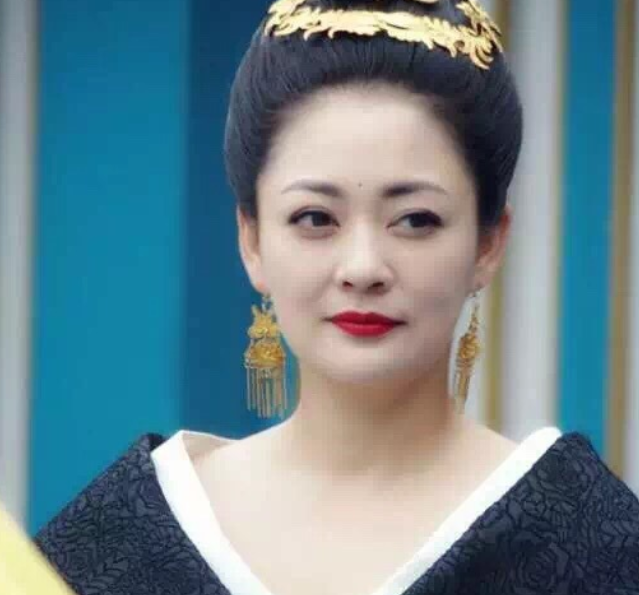 离婚13年后，连奕名和陈佳妍的生活状况有何不同？