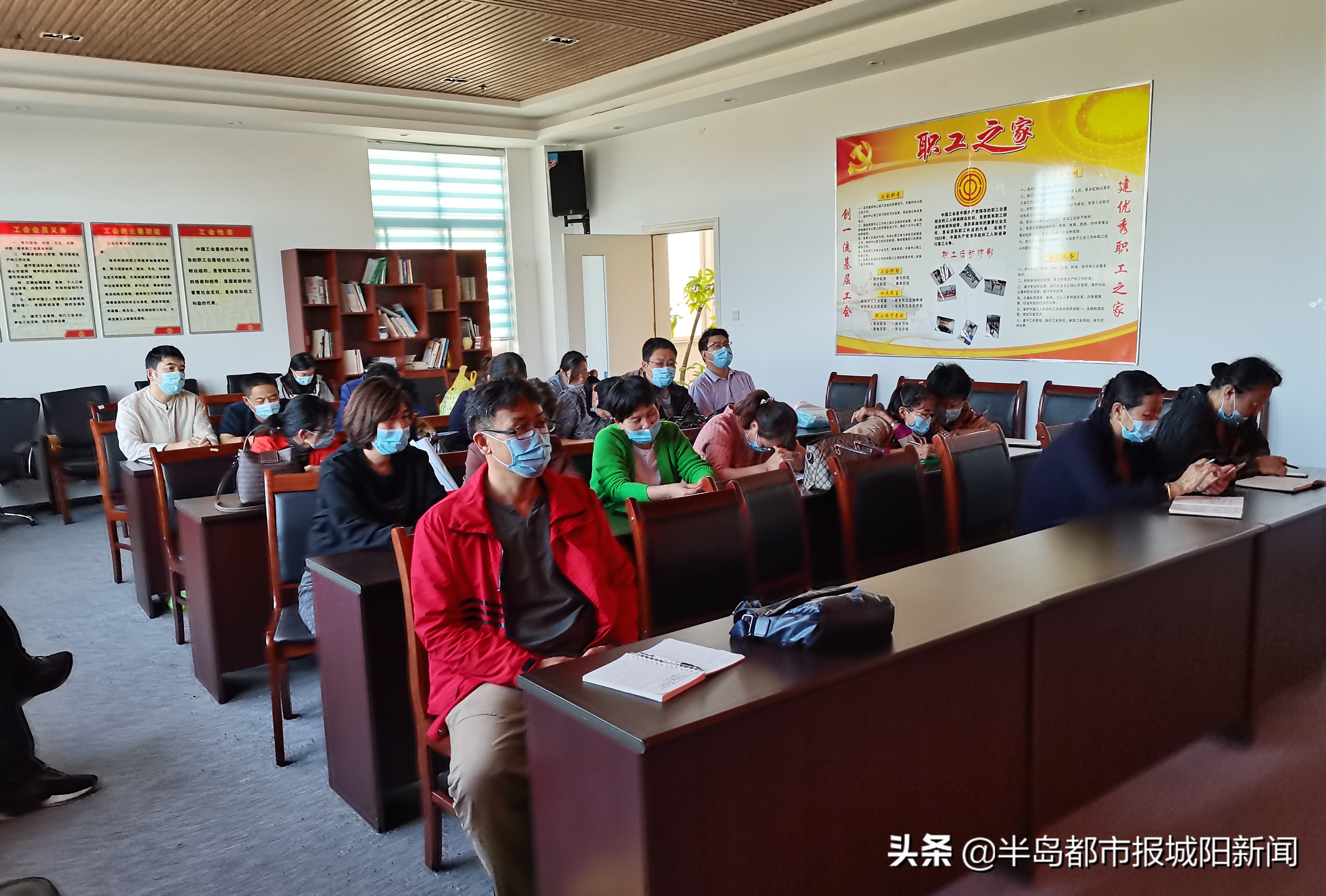 上马街道社区卫生服务中心深化“放管服”改革，开展中医药养生保健知识讲座