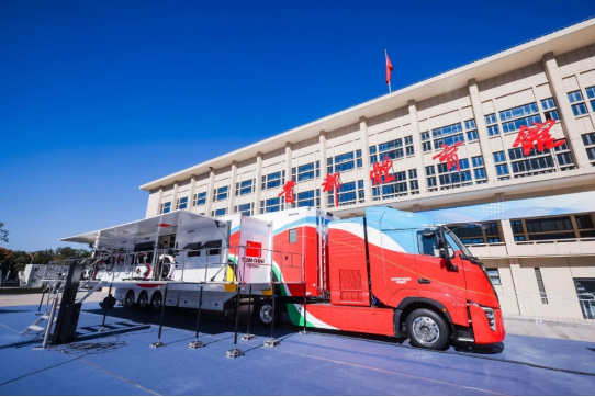 中国重汽智能雪蜡车：黑科技max与中国健儿共赴冰雪之约