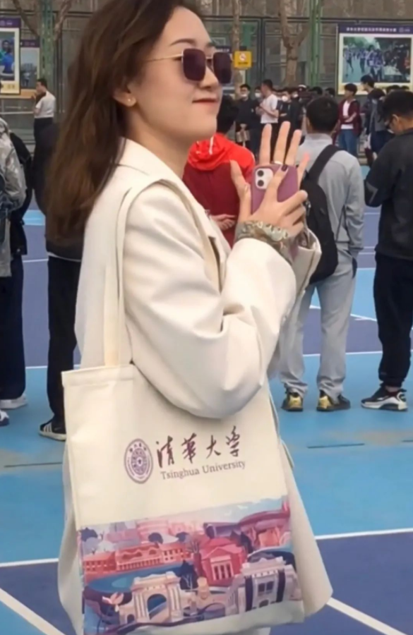 清华女大学生的“炫富照”走红：优秀的人，绝不会过低配的人生