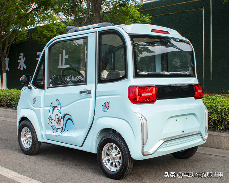 最低价不到6000,油电两用,2款电动四轮车,适合60岁以上老年人