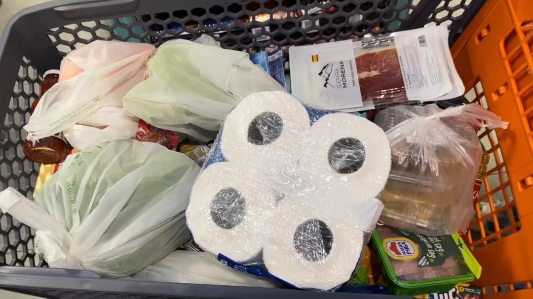 战争“乌”云下的普通人：家门差点让人撬开、被当成间谍拦住