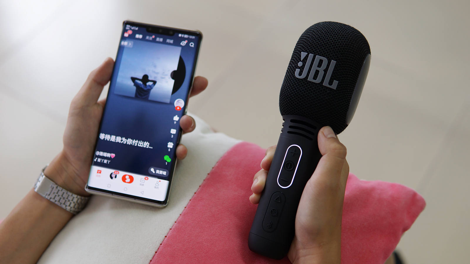 JBL 音乐唱将KMC300麦克风助力，校园麦霸从此诞生