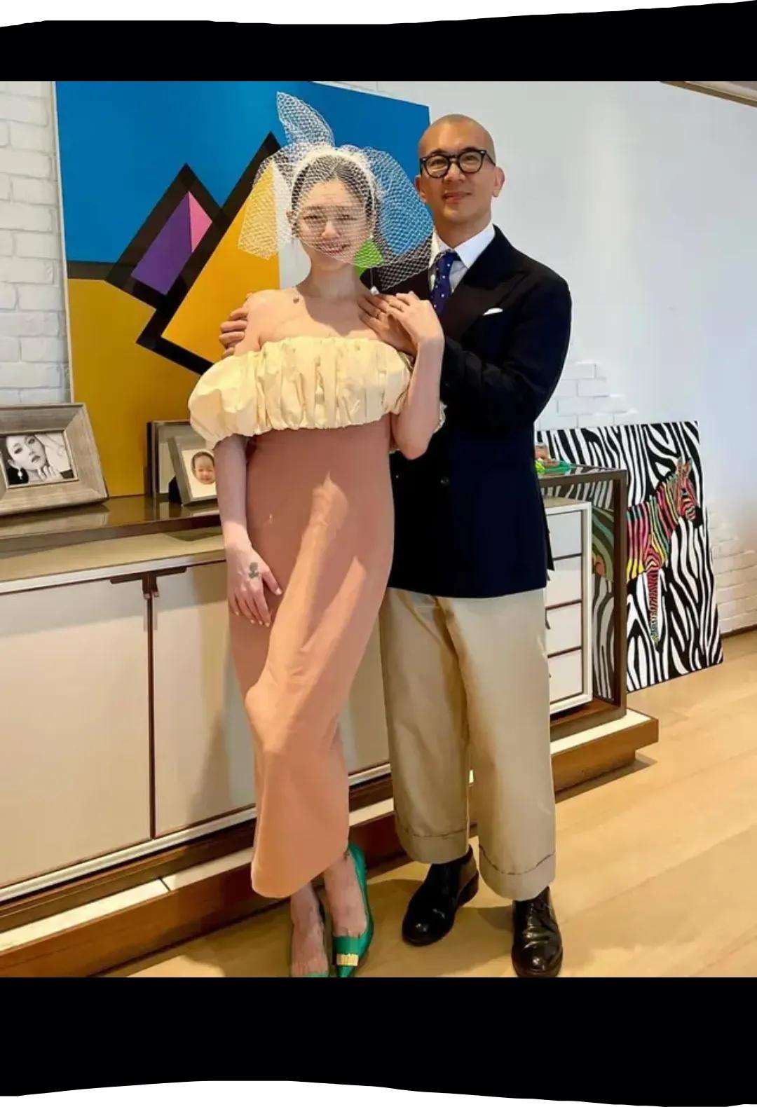 大S二婚状态依旧那么好，两夫妻同框穿粉色露肩长裙，非常恩爱