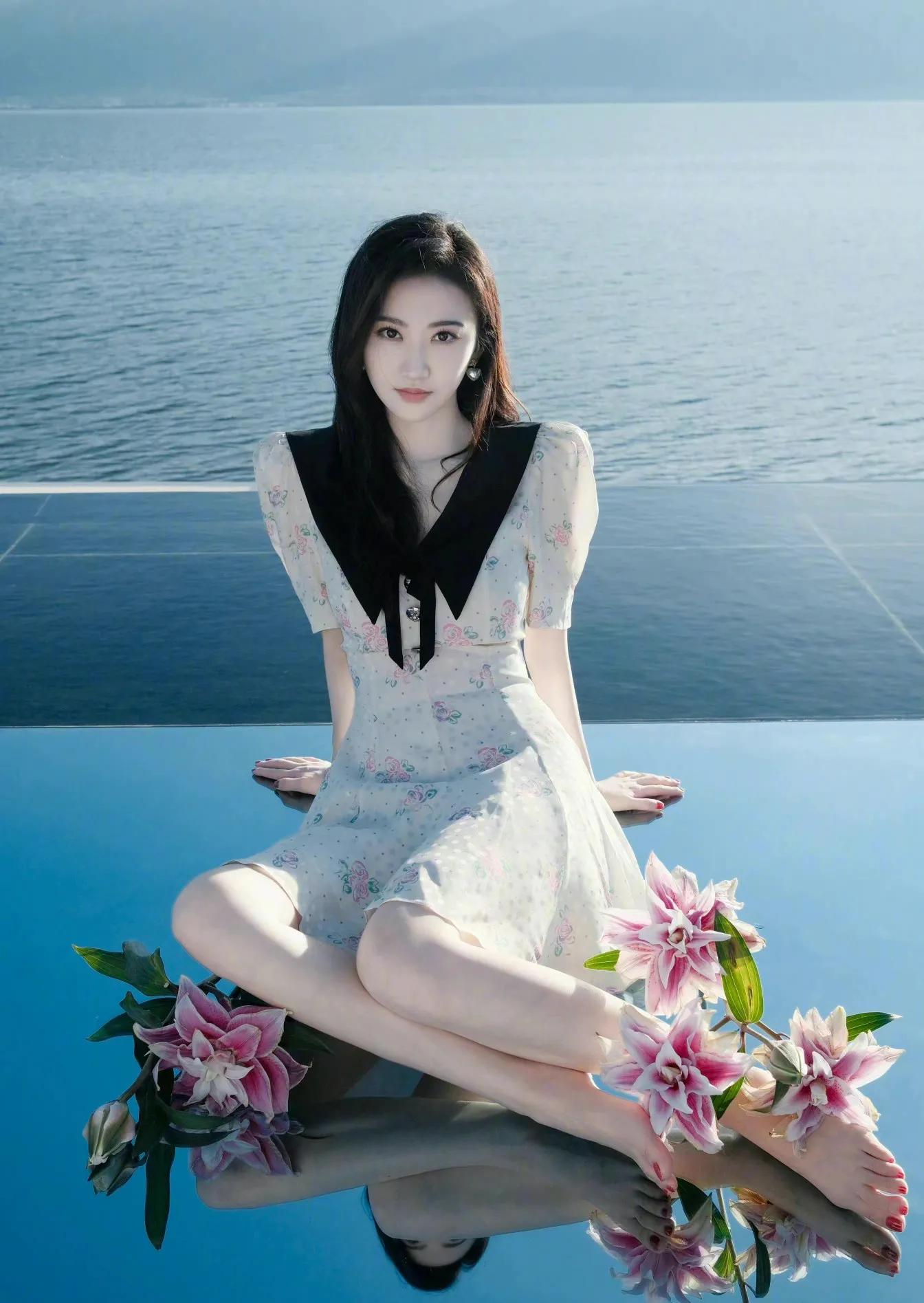 身穿翠花裙的景甜