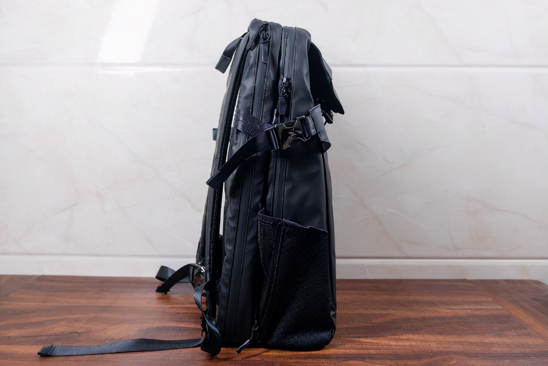 颜值与空间兼得，好看又能装，光影行星宙斯双肩包体验