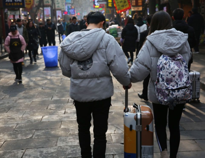 “不想放假”，大学生含泪吐槽的背后，原因让家长沉默不语