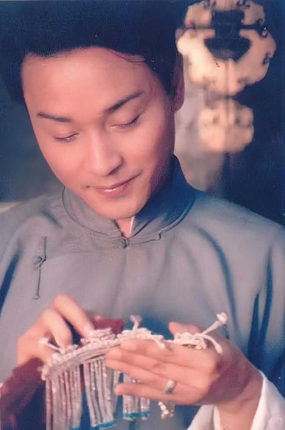 还记得《霸王别姬》的小豆子吗？一个要出家一个被张国荣改变命运