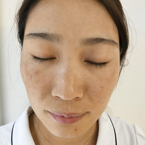 国货有一老牌面霜,建议皮肤黄的女人多用用,提亮肤色不输烟酰胺