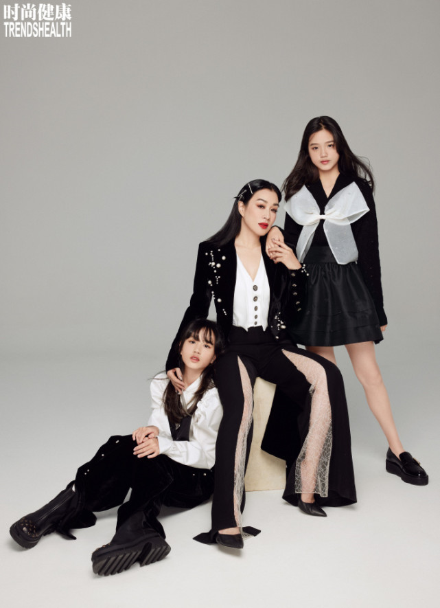 钟丽缇与俩女儿写真曝光，Jaden颜值逆袭星范儿足，考拉最像妈妈