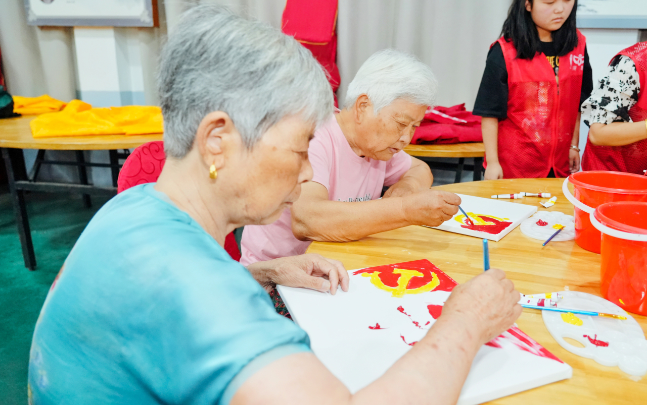 南浔开发区（东迁街道）开展“绘党旗，唱红歌”主题活动