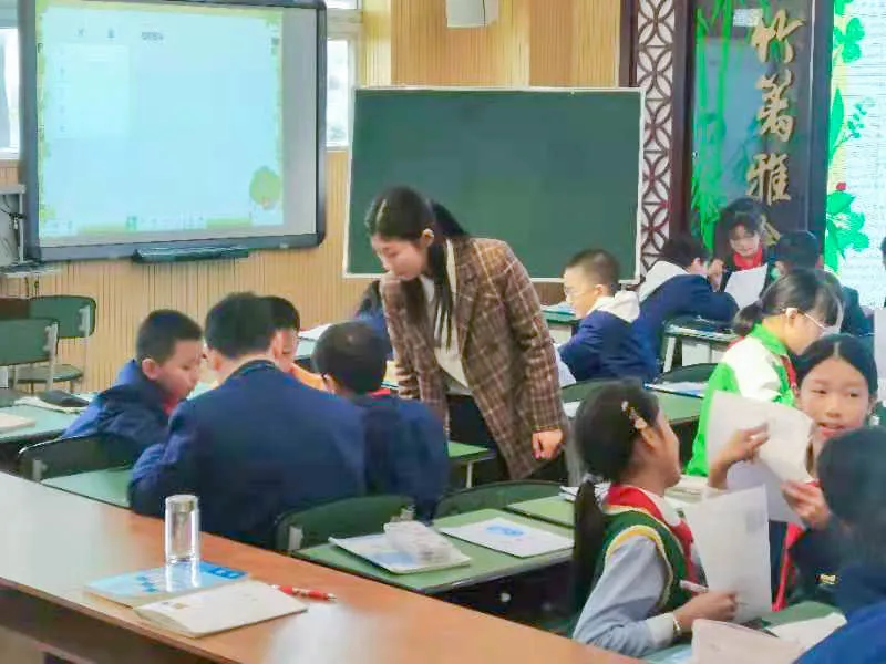 双流区双华小学举行新入职教师“亮相课”活动