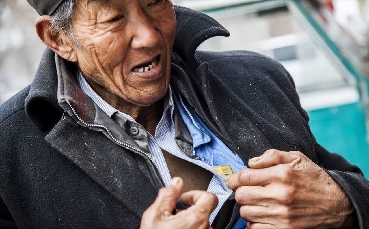 老人身上的老年味是怎么产生的，为何年轻人没有？洗澡能洗掉吗？