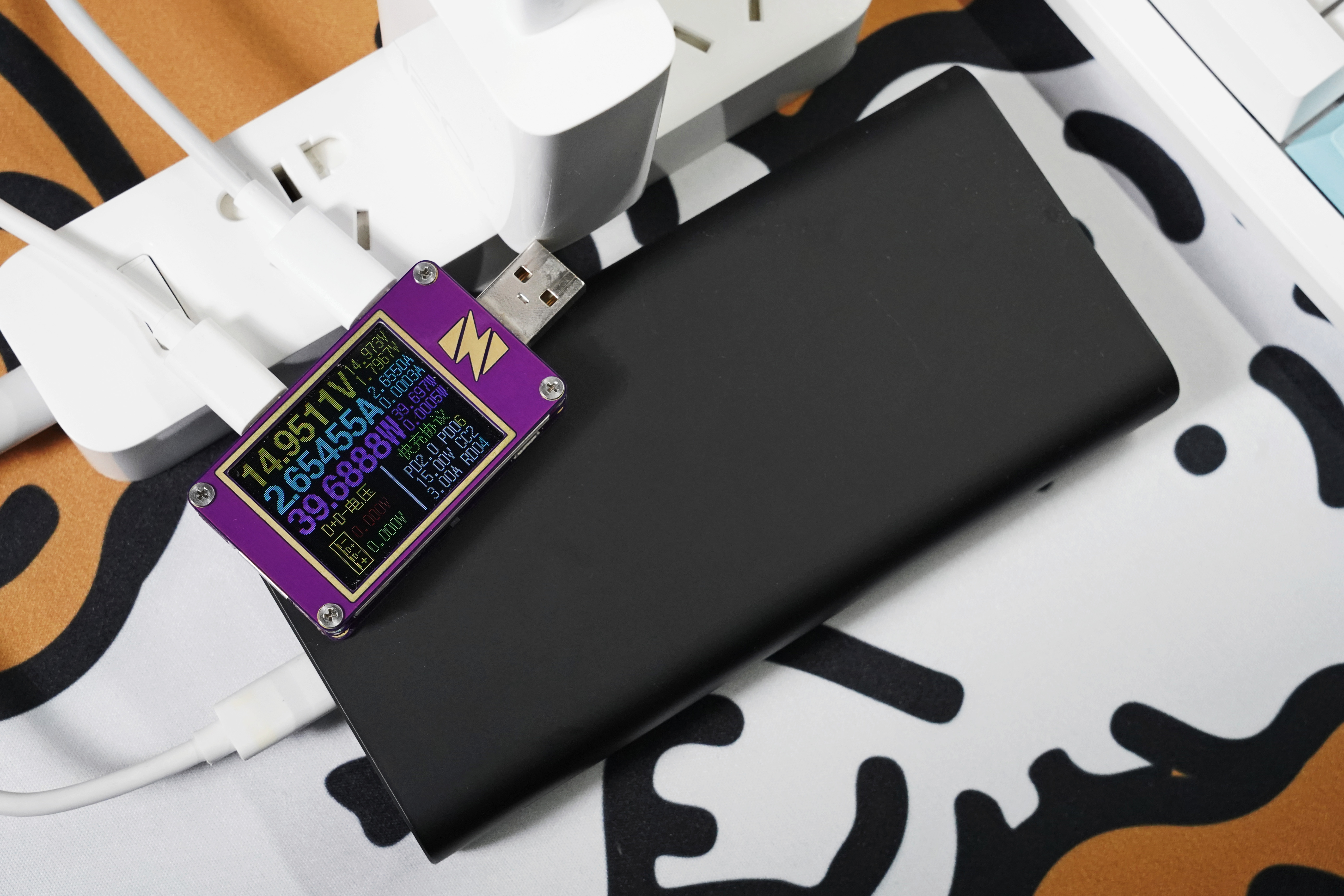 iQOO 120W 氮化镓闪充头，高完成度的原厂迷你充电器