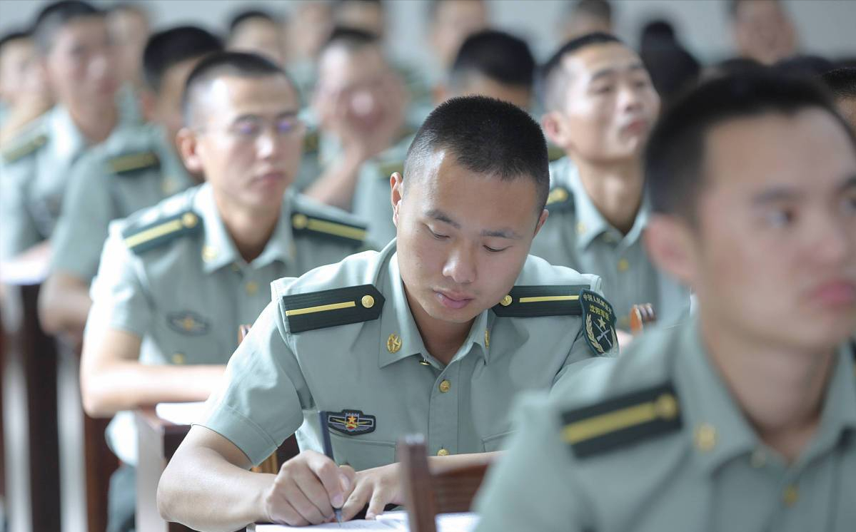 专科生保留学籍，参军入伍在部队考士官学校怎么样？