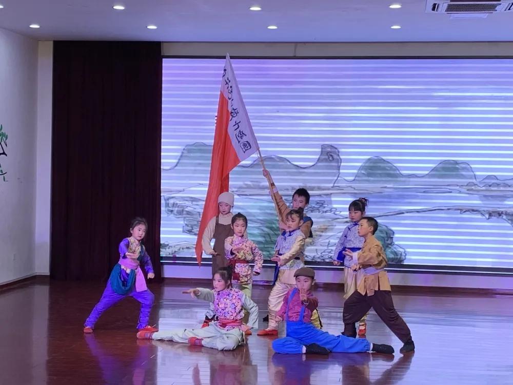 翠竹小学足球(萌虎迎春辞旧岁 新岁美好共起航——翠竹小学2022庆祝元旦文艺汇演)