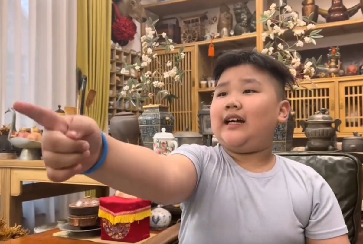 郭汾阳考查相声演员，挑剔张云雷基本功，被反问后骑玩具车逃跑