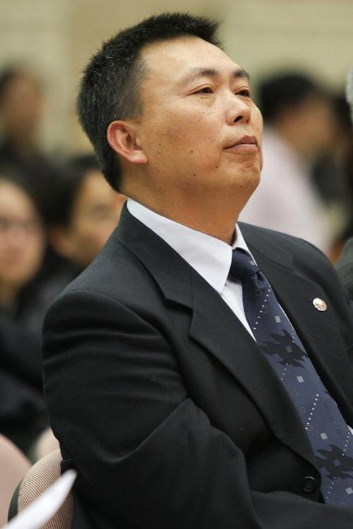 黄峥背后的隐形首富，定居美国20多年，在中国还有千亿资产没上市