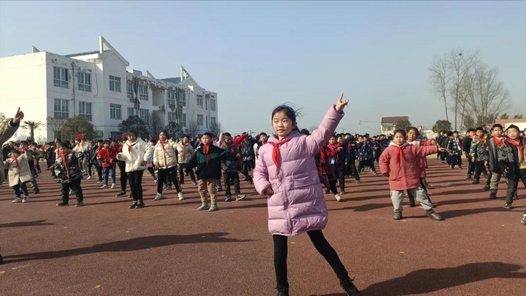 漣水縣義興中心小學開展首屆心育節(jié)(圖18) 漣水縣義興中心小學開展首屆心育節(jié)(圖18)