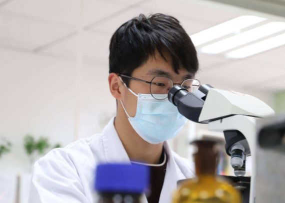 老师让填放假留校理由，只有一人敢说真心话，网友：为壮士点赞