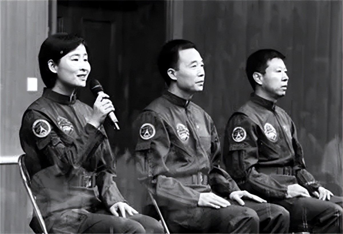 女航天员刘洋，自曝恋爱史！丈夫英俊帅气，身份显赫
