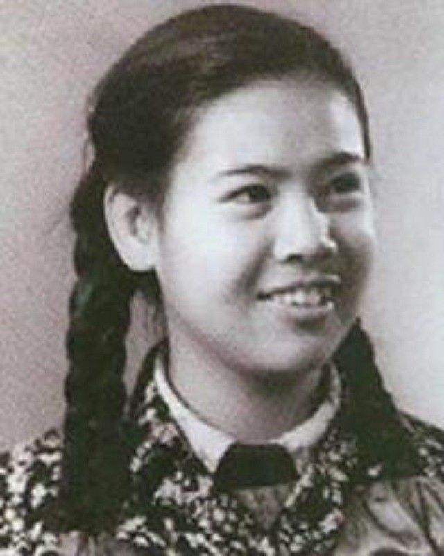 毛岸青找对象，毛泽东警告“别说是我儿子”，结婚时送来两份大礼
