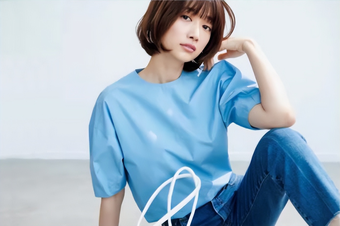 不愧是色彩王者，一穿就惊艳！6类“配色穿搭”，讲究女人最喜欢