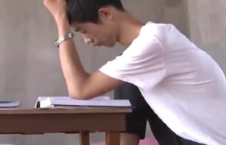 辽宁少年身患罕见病，每晚戴呼吸机入睡，高考662分考上南开大学