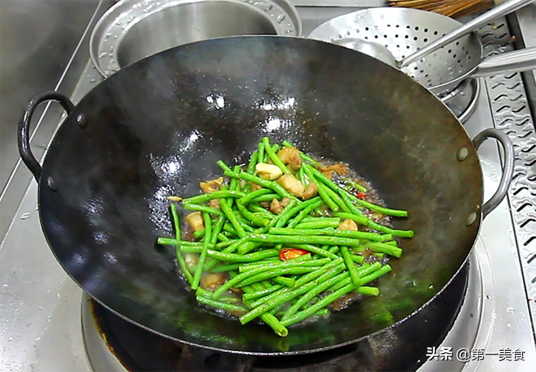 冬季干燥容易便秘，常给家人吃这6种食物，润肠通便，常吃又滋补
