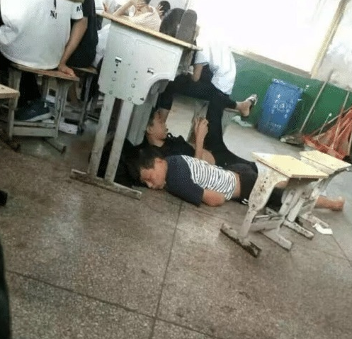 学生时代，你都做过哪些一举成名全校皆知的事？第二个堪称经典