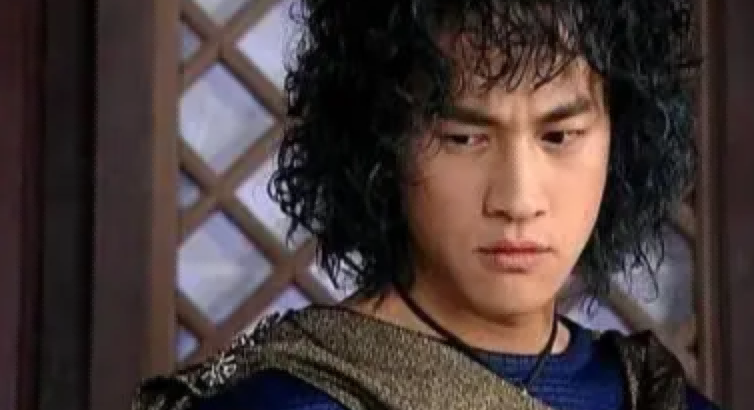 同为是“泡面头”，把张一山、肖战和张国荣放一起，差距就出来了