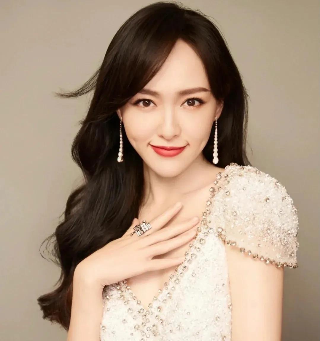 永远都是优雅美丽的唐嫣