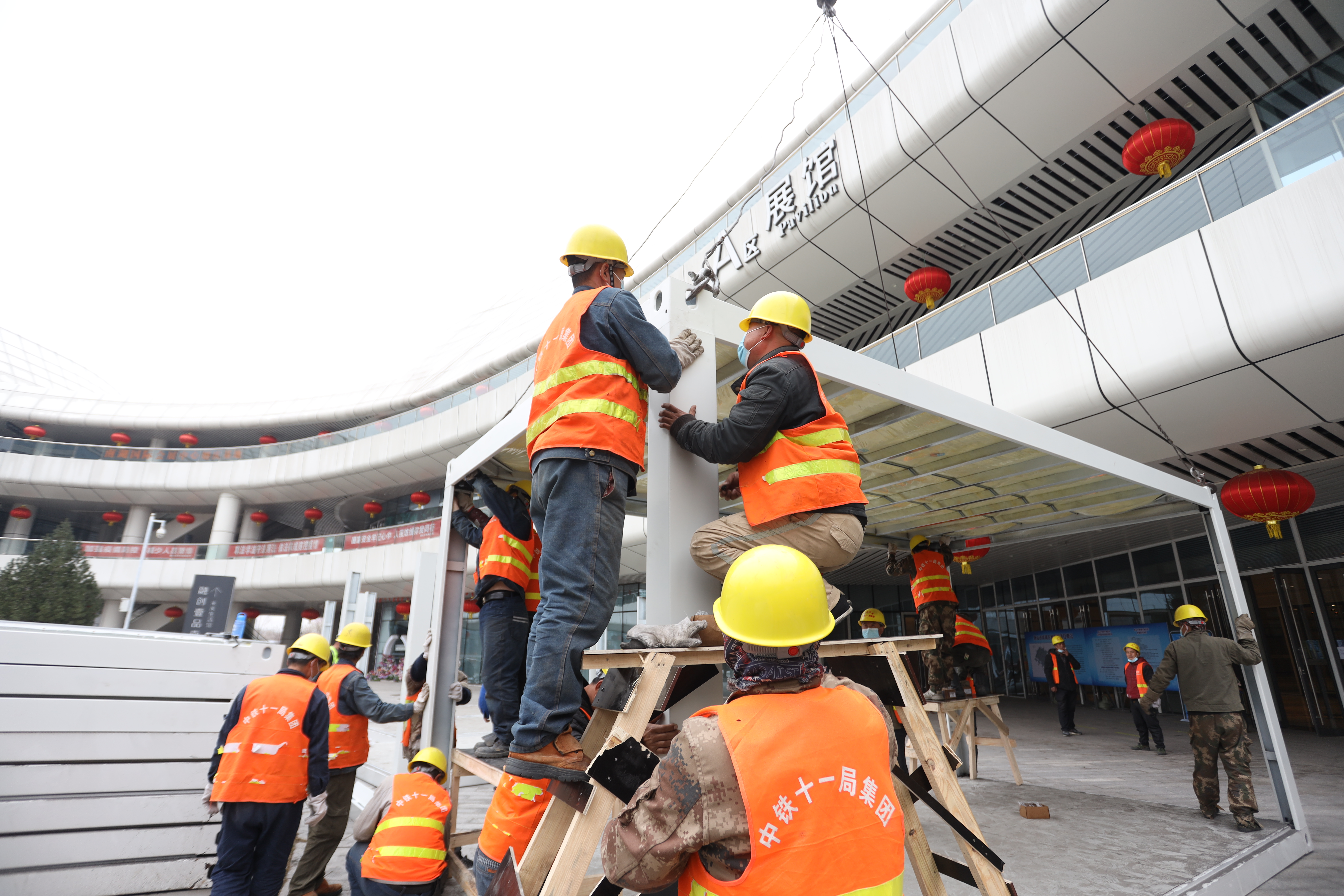 急急急！中铁十一局48小时建成唐山方舱医院