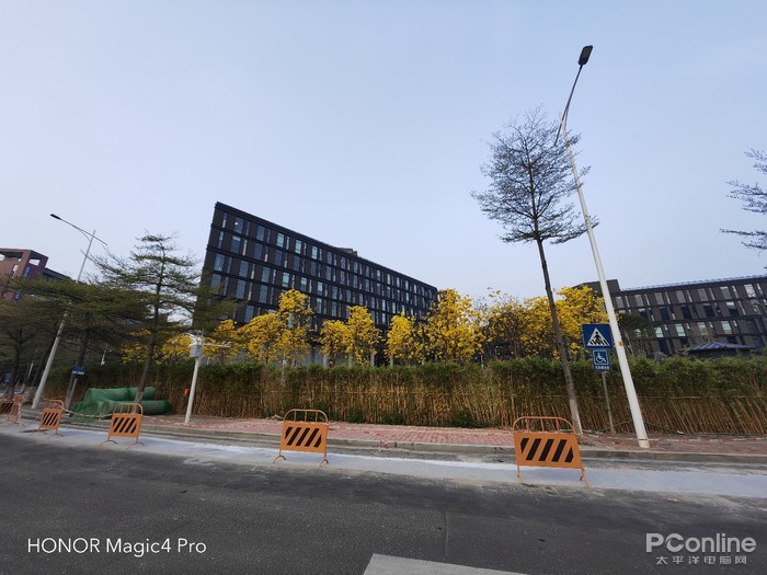 用机还在担忧续航问题？这些手机也许适合你