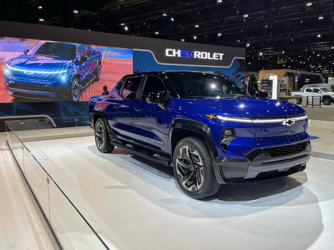 芝加哥车展都是肌肉大皮卡;红色法拉利推出了"焦绿色"