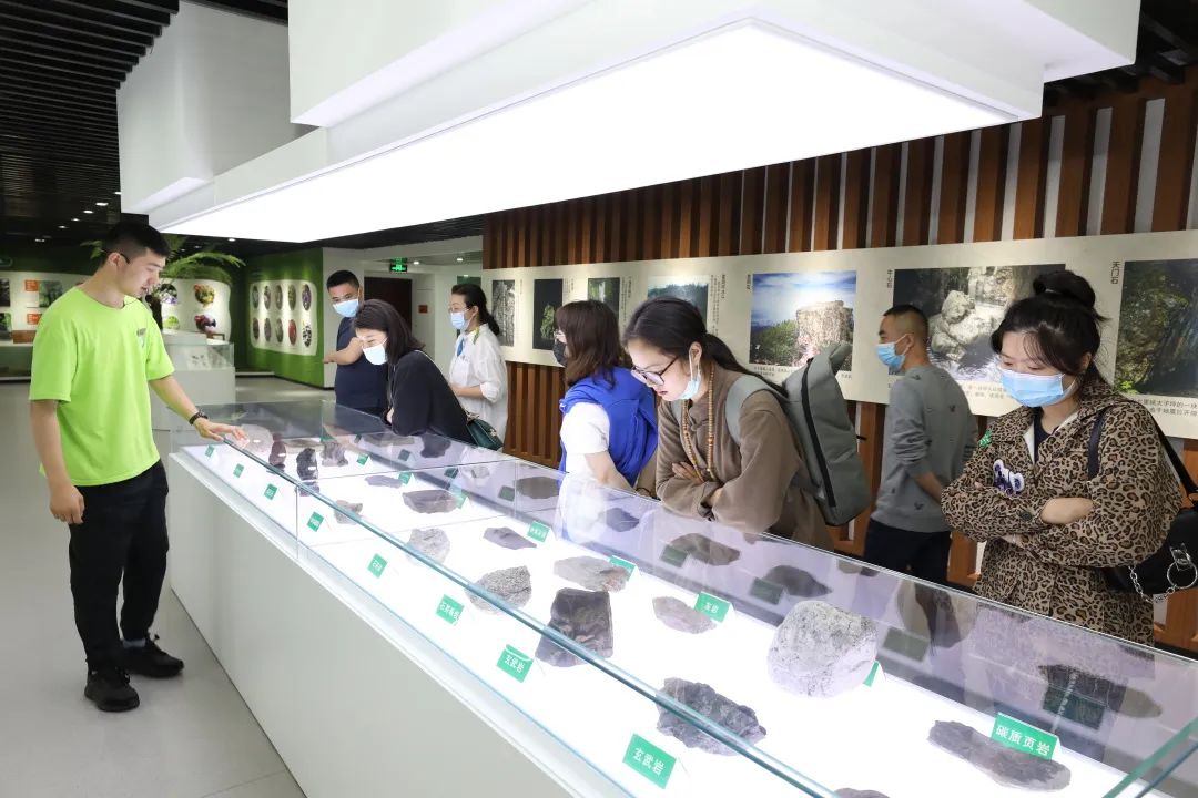 感受峨眉魅力 川渝媒体峨眉山采风行圆满结束