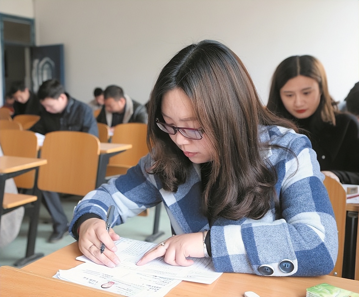 易烊千玺决定放弃入编，遗憾却无奈，考编公示后放弃有什么影响？