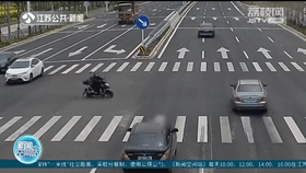 南通老夫妻骑车闯红灯被撞 妻子骨折、丈夫主责