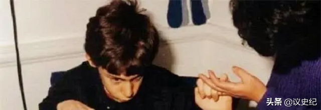 “幽灵男孩”马丁：卧床被困14年遭护工非人折磨，无人知道他醒着